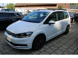 Weiß Gebraucht 2018 VW Touran Comfortline Van / Kleinbus | 14.950 € (Fairer Preis)