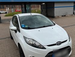 Weiß Gebraucht 2011 Ford Fiesta Kleinwagen | 2.800 €