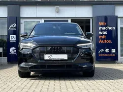 Brillantschwarz Gebraucht 2022 Audi e-tron Advanced SUV | 28.950 € (Fairer Preis)