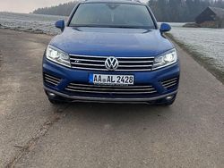 Blau Gebraucht 2016 VW Touareg R-line SUV | 19.000 € (Fairer Preis)