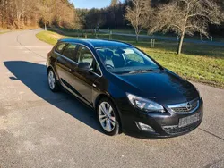 Schwarz Gebraucht 2011 Opel Astra Kombi | 5.600 € (Fairer Preis)