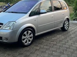 Silber Gebraucht 2005 Opel Meriva Van / Kleinbus | 900 € (Fairer Preis)