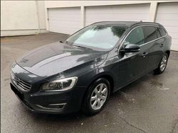 Schwarz Gebraucht 2014 Volvo V60 Momentum Kombi | 10.950 € (Etwas zu teuer)