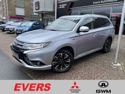 Coolsilber Gebraucht 2017 Mitsubishi Outlander P-HEV Top Limousine | 20.450 € (Fairer Preis)