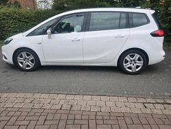 Weiß Gebraucht 2017 Opel Zafira Van / Kleinbus | 9.500 €