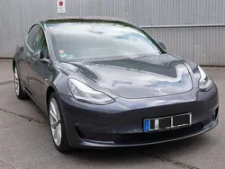 Grau Gebraucht 2019 Tesla Model 3 Long Range Limousine | 25.900 €