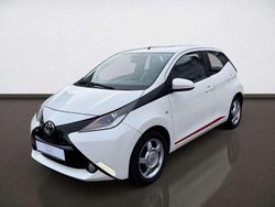 Solid white Gebraucht 2015 Toyota Aygo X-play Kleinwagen | 6.299 € (Fairer Preis)