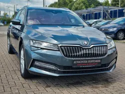 Grau Gebraucht 2020 Skoda Superb Kombi | 19.990 € (Guter Preis)