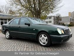 Grün Gebraucht 1998 Mercedes E320 Avantgarde Limousine | 2.990 € (Guter Preis)