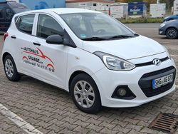 Weiß Gebraucht 2016 Hyundai i10 Classic Kleinwagen | 5.750 € (Fairer Preis)