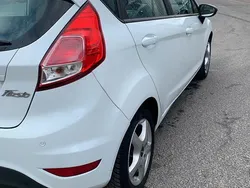 Weiß Gebraucht 2013 Ford Fiesta Kleinwagen | 6.999 € (Guter Preis)