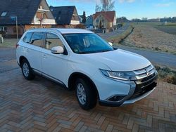 Weiß Gebraucht 2017 Mitsubishi Outlander Plus SUV | 17.500 € (Etwas zu teuer)