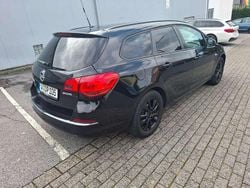 Graphitschwarz/carbon flash/mi Gebraucht 2015 Opel Astra Edition Kombi | 3.590 € (Fairer Preis)