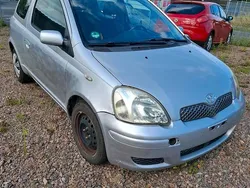 Grau Gebraucht 2005 Toyota Yaris Kleinwagen | 750 € (Guter Preis)