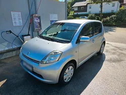Silber Gebraucht 2006 Daihatsu Sirion Kleinwagen | 2.100 € (Fairer Preis)