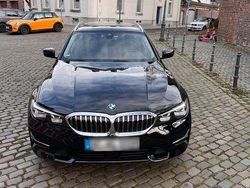 Schwarz Gebraucht 2021 BMW 320 Luxury Line Kombi | 26.500 € (Fairer Preis)