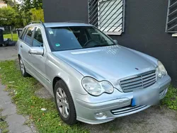 Grau Gebraucht 2003 Mercedes C220 Kombi | 1.900 €