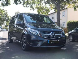 Grau Gebraucht 2019 Mercedes V300 AMG line Van / Kleinbus | 47.990 € (Guter Preis)