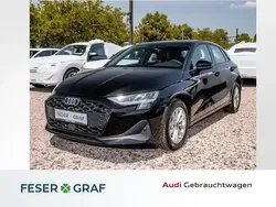 Brilliantschwarz Gebraucht 2024 Audi A3 Sportback Ambiente Limousine | 31.990 € (Fairer Preis)
