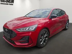 Rot Gebraucht 2024 Ford Focus ST-Line X Limousine | 24.750 € (Guter Preis)