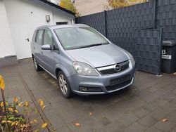 Silber Gebraucht 2007 Opel Zafira Family Van / Kleinbus | 2.000 € (Fairer Preis)