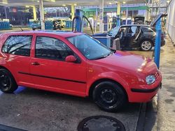 Rot Gebraucht 1998 VW Golf IV Kleinwagen | 2.000 €