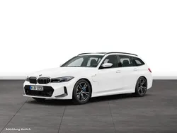 Weiß Gebraucht 2024 BMW 330e Kombi | 57.152 €