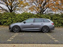 Grau Gebraucht 2025 Skoda Octavia Sport Kombi | 33.900 € (Fairer Preis)