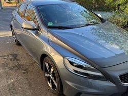 Grau Gebraucht 2016 Volvo V40 R-Design Limousine | 12.900 € (Fairer Preis)