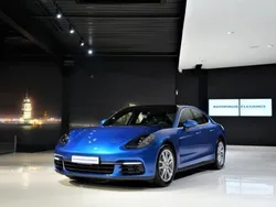 Porsche Panamera 4S