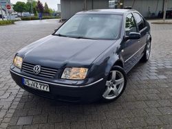 Grau Gebraucht 2002 VW Bora Limousine | 3.939 €