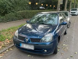 Blau Gebraucht 2002 Renault Clio II Kleinwagen | 350 €
