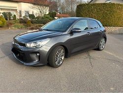 Grau Gebraucht 2018 Kia Rio Platinum Edition Limousine | 12.700 € (Fairer Preis)