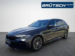Sophistograu brillanteffekt metallic Gebraucht 2021 BMW 520 M Sport Kombi | 35.980 € (Fairer Preis)