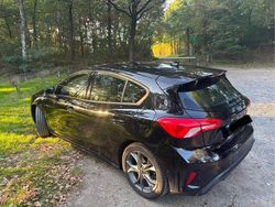 Schwarz Gebraucht 2020 Ford Focus ST-Line Limousine | 14.900 € (Guter Preis)