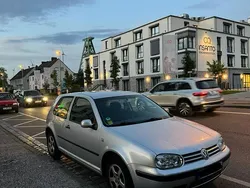 Grau Gebraucht 2002 VW Golf IV Kleinwagen | 1.450 € (Fairer Preis)