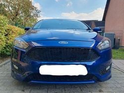 Blau Gebraucht 2018 Ford Focus ST-Line Limousine | 8.699 € (Superpreis)