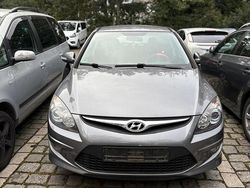Grau Gebraucht 2012 Hyundai i30 Kombi | 3.999 € (Fairer Preis)
