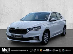 Bila candy/candyweiss Gebraucht 2025 Skoda Fabia Essence Limousine | 15.890 € (Superpreis)