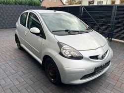 Grau Gebraucht 2007 Toyota Aygo Kleinwagen | 2.900 € (Fairer Preis)