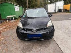 Schwarz Gebraucht 2011 Toyota Aygo Kleinwagen | 1.650 € (Fairer Preis)