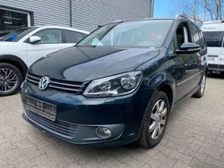 Grün Gebraucht 2012 VW Touran Highline Van / Kleinbus | 11.799 € (Fairer Preis)