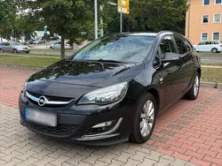 Schwarz Gebraucht 2013 Opel Astra Kombi | 6.300 € (Fairer Preis)