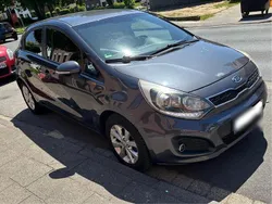 Grau Gebraucht 2012 Kia Rio Kleinwagen | 2.450 € (Guter Preis)