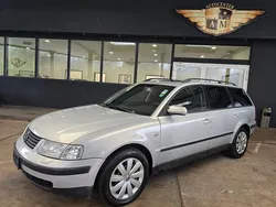 Silber Gebraucht 2000 VW Passat Highline Kombi | 2.950 €