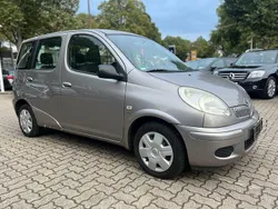 Grau Gebraucht 2004 Toyota Yaris Verso Van / Kleinbus | 1.990 € (Fairer Preis)