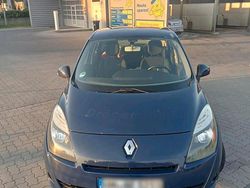 Blau Gebraucht 2010 Renault Grand Scénic Van / Kleinbus | 2.899 € (Etwas zu teuer)