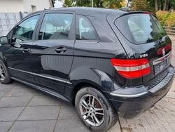 Schwarz Gebraucht 2010 Mercedes B180 Van / Kleinbus | 4.000 € (Guter Preis)