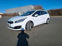 Weiß Gebraucht 2017 Kia Ceed Kleinwagen | 5.800 € (Guter Preis)