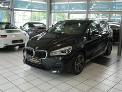 Schwarz Gebraucht 2020 BMW 225 Active Tourer Sport Line Van / Kleinbus | 21.900 € (Teuer)